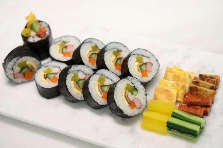  [홈파티 음식 : 김밥] 특별한 날에 빠지면 서운한 나들이 도시락 필수 음식