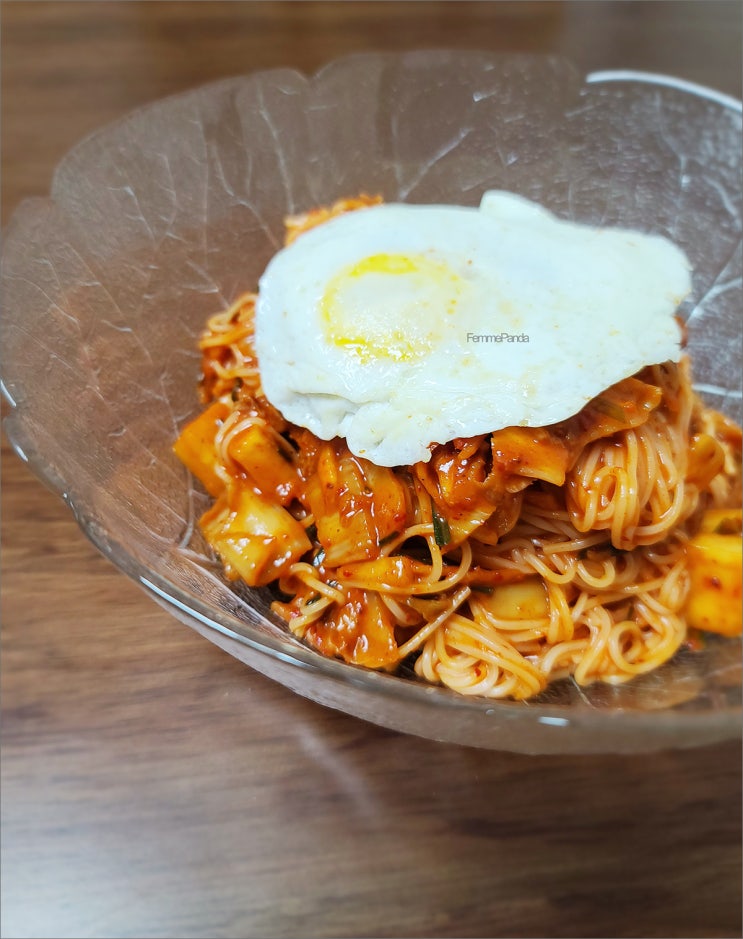  밥하기 귀찮은 날, 간단하게 김치비빔국수 레시피