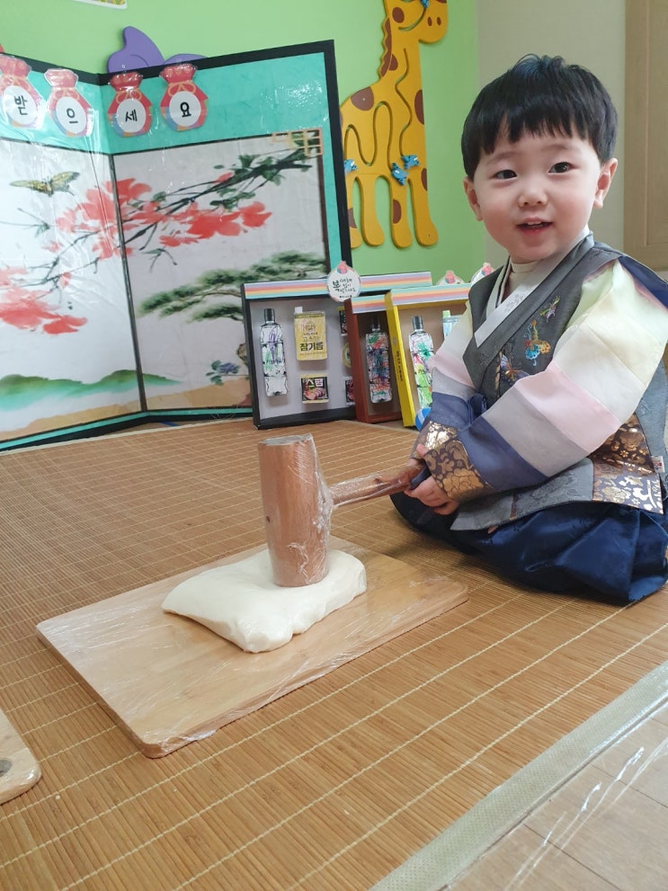 코로나 지만 즐거운 설명절 되세요. 우리우리 설날은 오늘이래요!