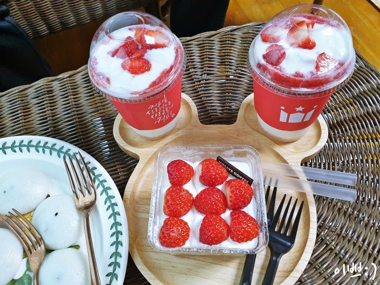  [홈카페] 할리스 커피 딸기듬뿍요거트 할리치뇨, 딸기치즈케이크
