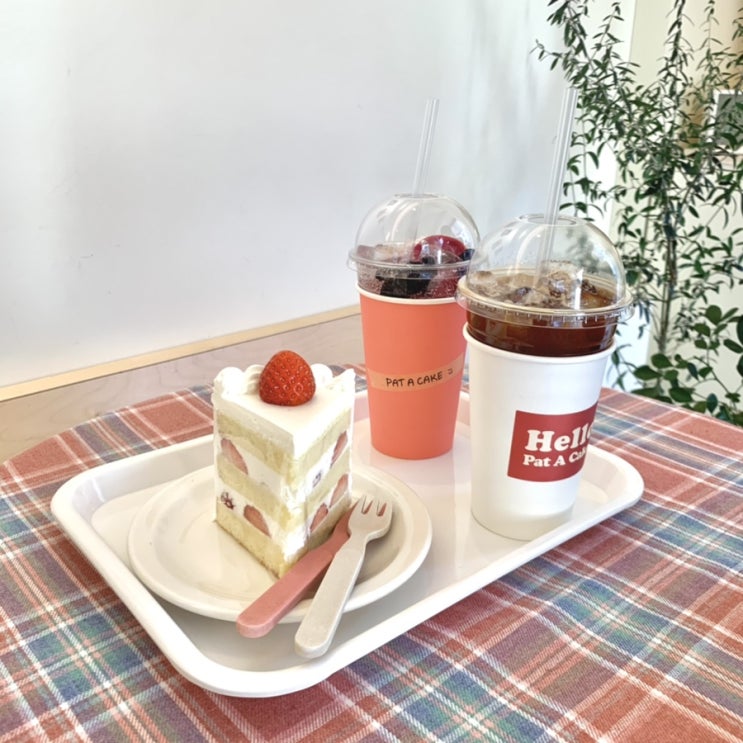  잠실 송리단길 디저트 카페 추천 - 팻어케이크 PAT A CAKE