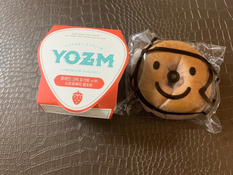  요즘 그릭요거트, 콩포트가 있는게 우리 입맛이쥐~~