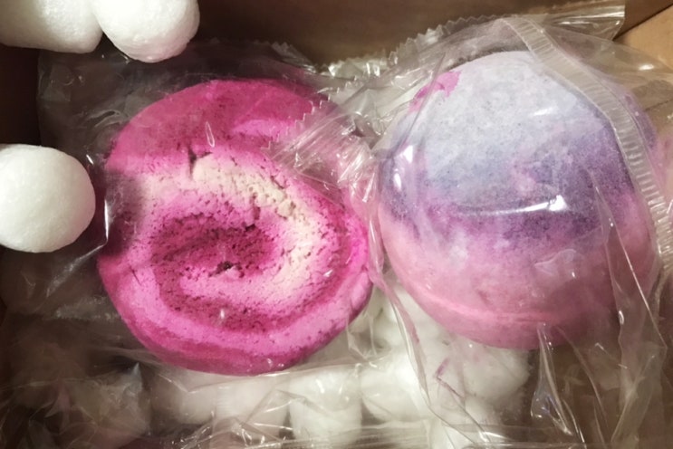  허니문선물로는 제격, 신혼부부선물로는 제격, 발렌타인 크리스마스 선물로도 제격 선물로는 최고인듯 러쉬입욕제 배쓰밤 향이 너무 좋아요 스트레스를 이걸로 날려요