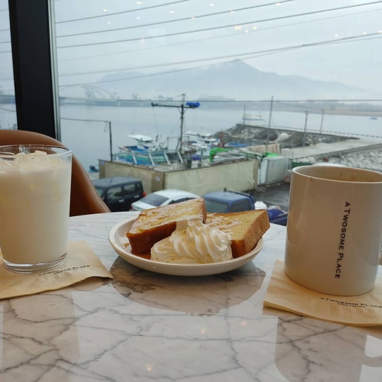  투썸플레이스 명지강변점 오션뷰 비 오는 날 카페 즐기기