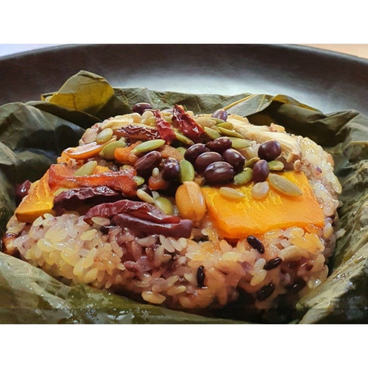 가성비 뛰어난 수제 연잎밥(250g 10개) 국산 찹쌀 100%로 만든 불로장수 연잎밥 (10개) (250g 내외) (+산지 재배한 표고버섯), 10개 1세트 ··· 가성비 뛰어난 수제 연잎밥(250g 10개) 국산 찹쌀 100%로 만든 불로장수 연잎밥 (10개) (250g 내외) (+산지 재배한 표고버섯), 10개 1세트 ···