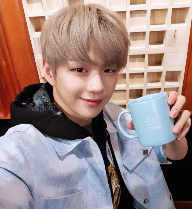  전참시 강다니엘, 소속사랑 매니저 잘챙기네요..역시!(+지효 키 갤러리 앨범 닮은 이모)