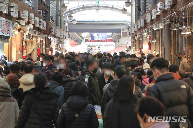 대구 서문시장 화재 악몽 잊었나… 전통시장 화재공제 외면당하는데 '무대책' 대구 서문시장 화재 악몽 잊었나… 전통시장 화재공제 외면당하는데 '무대책'