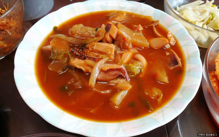 엄마표 뜨끈뜨끈 오징어찌개 저녁밥상 엄마표 뜨끈뜨끈 오징어찌개 저녁밥상