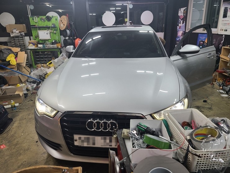  JK모터스 / 아우디A4 아이나비 Z5000 2채널 블랙박스 장착 / 대구블랙박스 / 수입차블랙박스 / 블랙박스추천