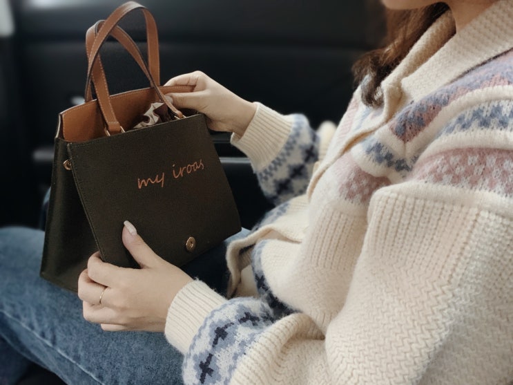 이루아즈 캔버스백 카키 적당한 사이즈의 실용적인 가방 데일리템으로 딱! 이루아즈 캔버스백 카키 적당한 사이즈의 실용적인 가방 데일리템으로 딱!