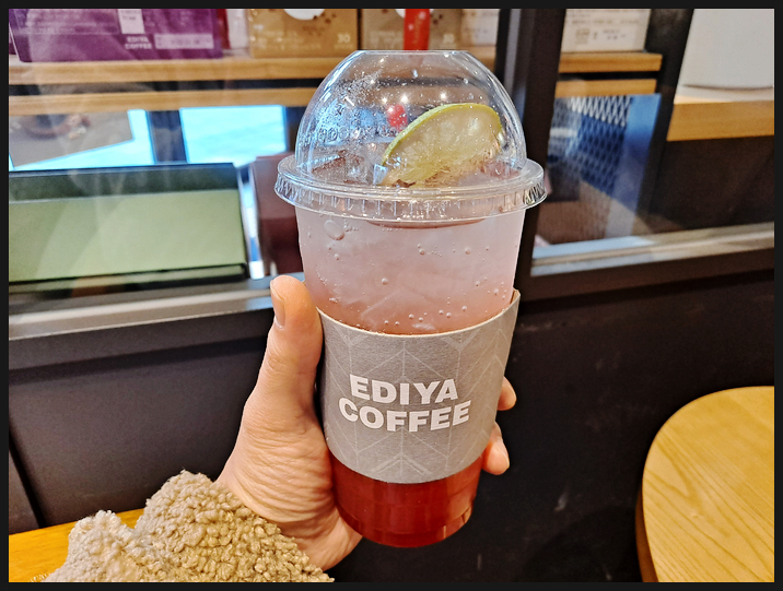 이디야 딸기에이드와 딸기복숭아요거트 먹어봤어요