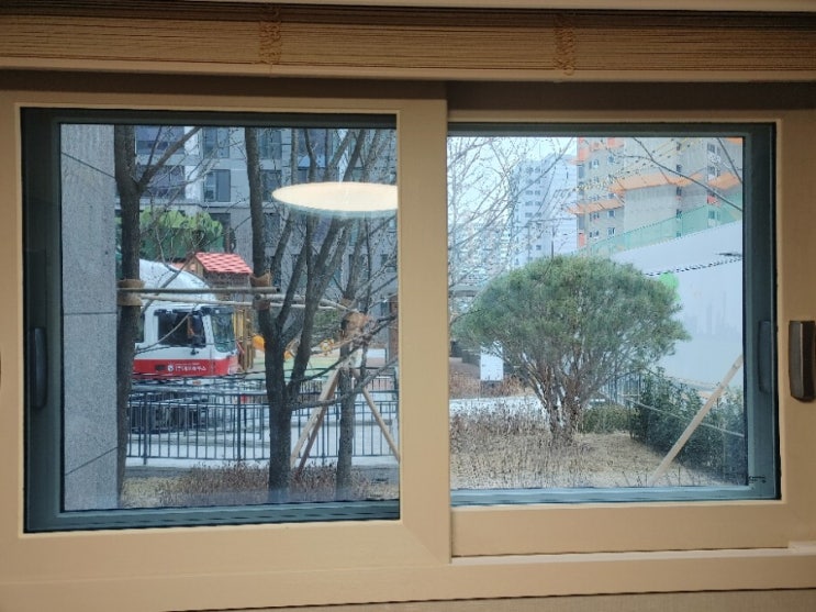  아파트썬팅 창문 열차단썬팅 덕풍동 감이동 미사동 신장동 아파트 유리창문 자외선차단썬팅 햇빛차단썬팅 아파트 사생활 보호 시선차단썬팅