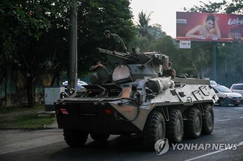 미얀마 쿠데타 2주만에 양곤에 장갑차…군 병력 이동한듯(종합2보)