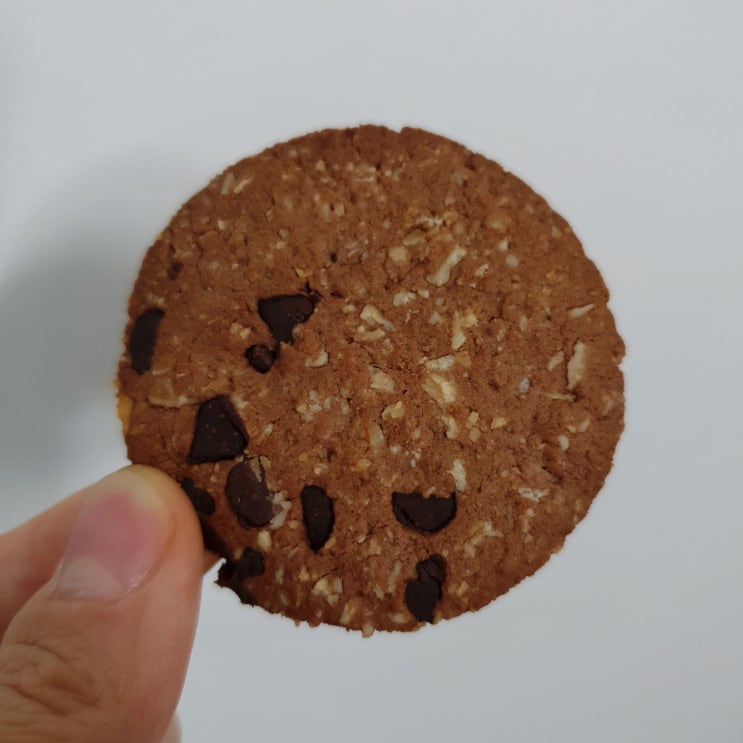  역시 초코는 셀프로 먹는 게 제일 맛있는 법!, 허쉬 초콜릿, 노브랜드 오트 초코칩 쿠키