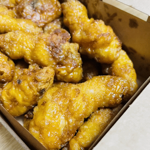  교촌치킨 양곡점에서 허니콤보 포장~