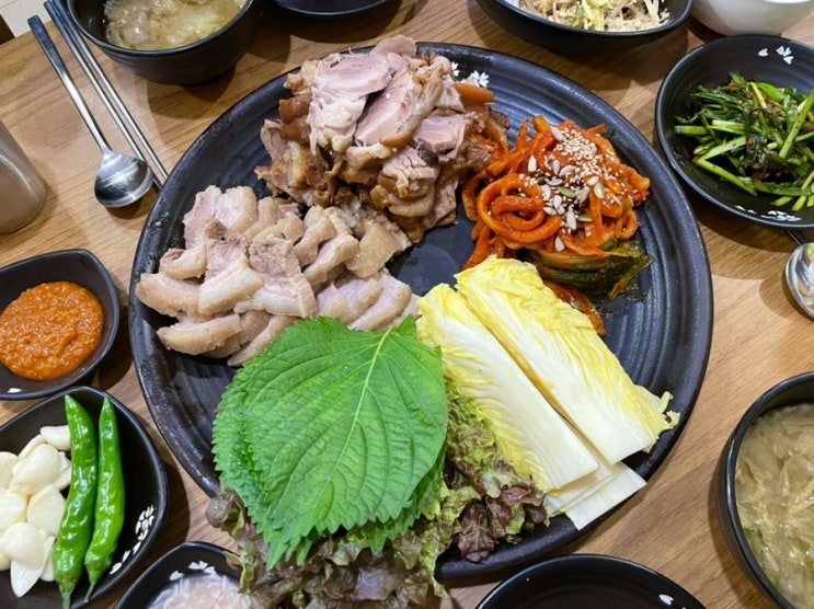  흥부보쌈 ; 야들야들한 족발과 보쌈에 막국수까지 깔끔한 신림 보쌈