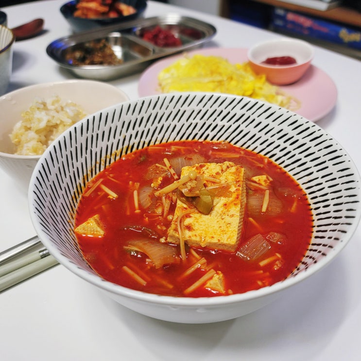  신혼부부집밥챌린지 ㅣ 얼큰 두부찌개 만드는 법 (초간단 5분 레시피)