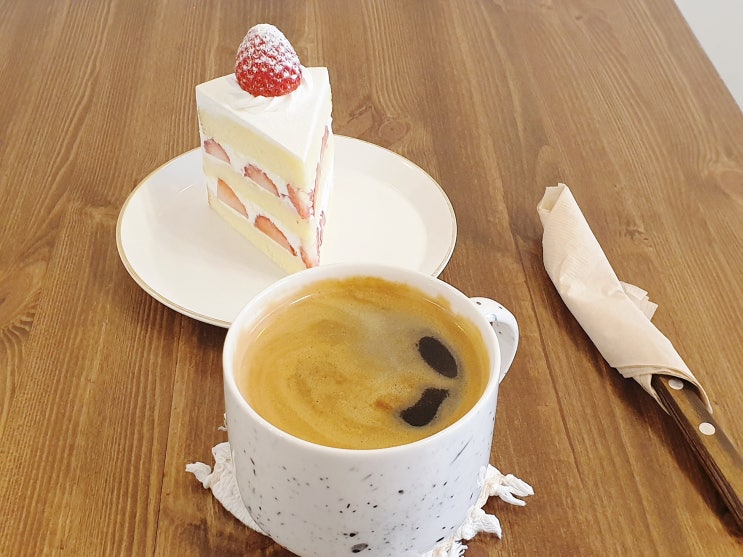  우리동네 케이크 맛집 '카페 디모라'