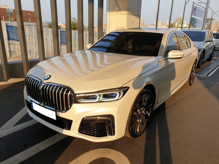 BMW 740i MSP 숏 출고 후기 (미네랄 화이트 / 꼬냑 시트)