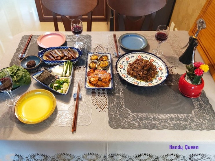 홈카페 분위기의 식탁 / 빈티지 그릇, 커트러리, 매트로 꾸미는 집콕 식탁 홈스타일링