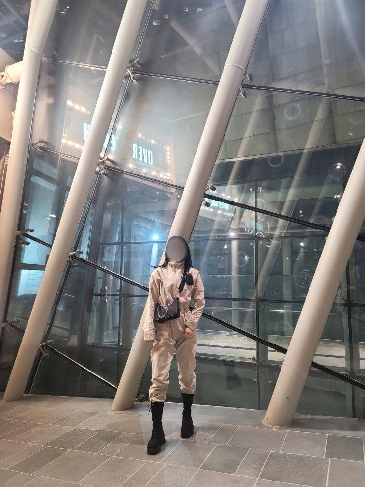 여자 골덴점프수트 겨울에 입기 편한 시크스타일 여자 골덴점프수트 겨울에 입기 편한 시크스타일