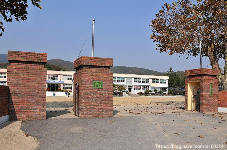 [학교장애인편의시설]충남 부여 외산초등학교           #장애인주차장도색 #장애인주차표지판 #카스토퍼   #장애인경사로위치안내표지판 #종합안내촉지도