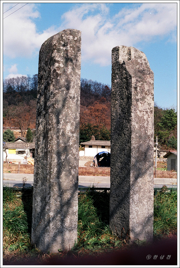  보물 제537호 아산 읍내동 당간지주