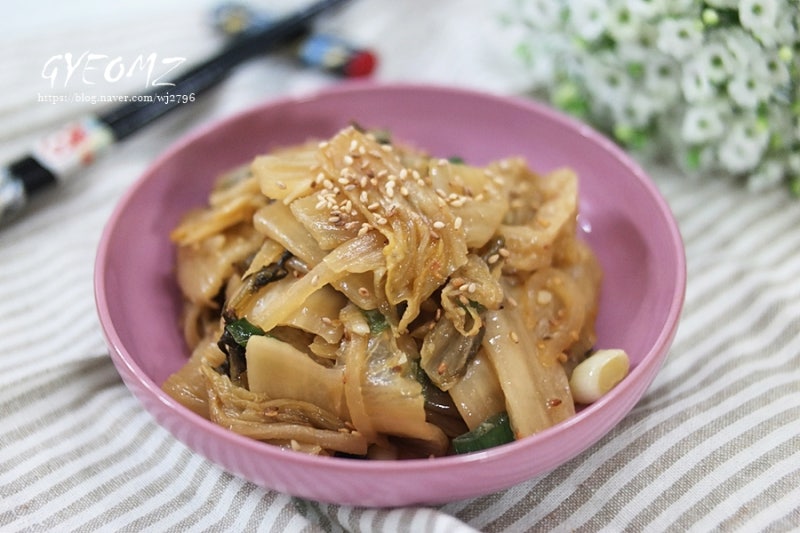 묵은지볶음 만들기 들기름넣고 만들면 더 맛있지요~ : 네이버 블로그