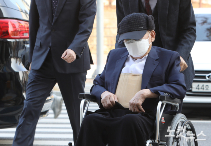 방역 방해 신천지 간부 또 무죄…증거인멸은 벌금형 방역 방해 신천지 간부 또 무죄…증거인멸은 벌금형