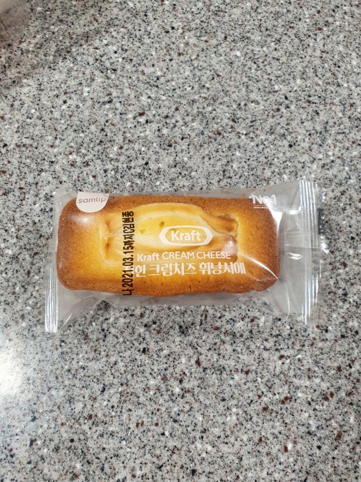  삼립 "진한 크림치즈 휘낭시에"