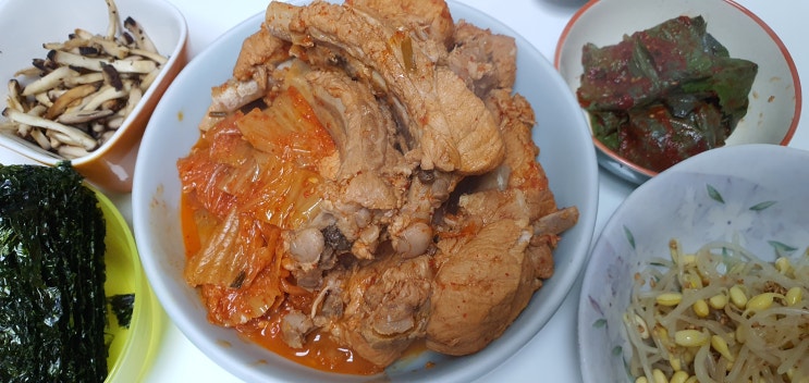  등갈비김치찜 등갈비요리로 맛있는 한끼