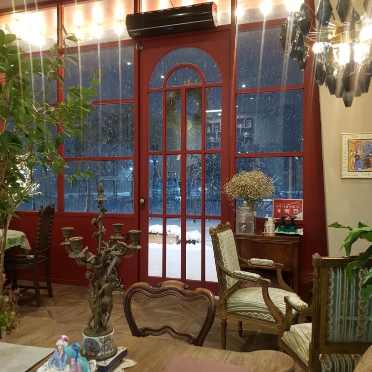  눈내리는 쥬땜므 마담 정원의 풍경