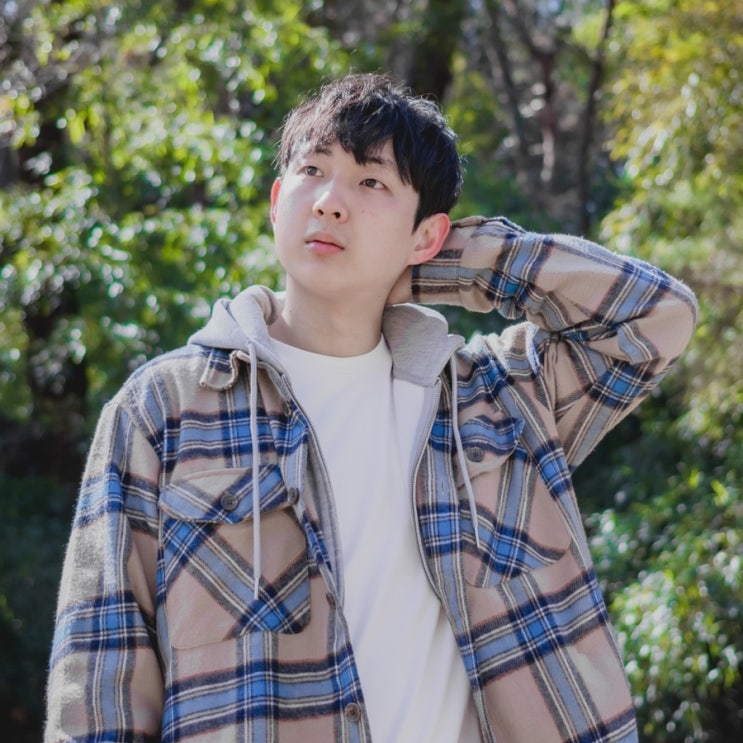  누나 마음을 흔드는 연하남의 오버핏 체크남방 코디
