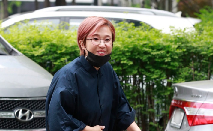  독립만세 송은이, 이번에는 진짜 독립??(+ 소속사 결혼식 금리 집 나이 학력 키)