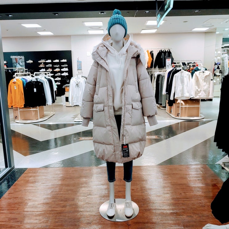 요즘 인기있는 NII 여성용 퍼카라탈부착 거위털롱패딩 A311 라이트베이지 ··· 요즘 인기있는 NII 여성용 퍼카라탈부착 거위털롱패딩 A311 라이트베이지 ···