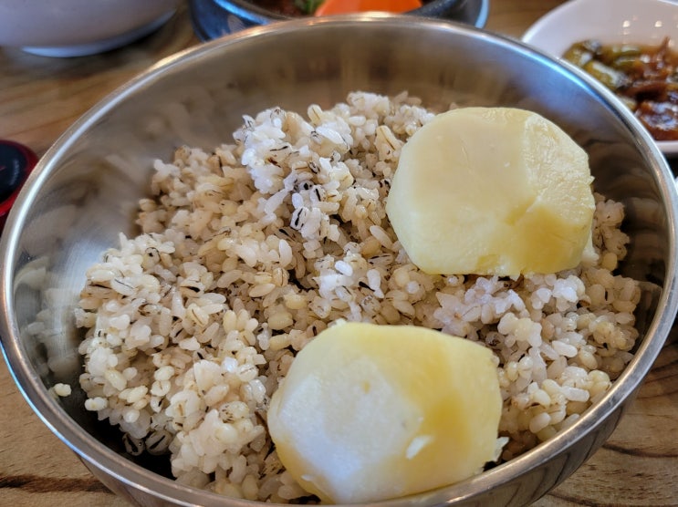 속초 장작보리밥 장작으로 가마솥에 밥 짓는 현지인 맛집 속초 장작보리밥 장작으로 가마솥에 밥 짓는 현지인 맛집
