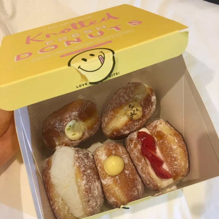 [안국 맛집] 줄서서 먹는 인스타 맛집 - 노티드 도넛