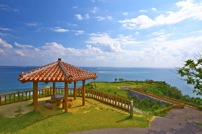 [랜선 타고 일본여행] 푸른 바다를 볼 수 있는 명소 • 치넨 미사키 공원(知念岬公園)【오키나와】