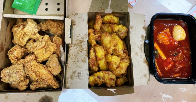  교촌치킨 리얼후라이드와 허니콤보 그리고 마라떡볶이