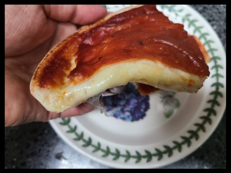 주말에 즐기는 두툼한 냉동 시카고피자 아이들 간식으로 좋아요