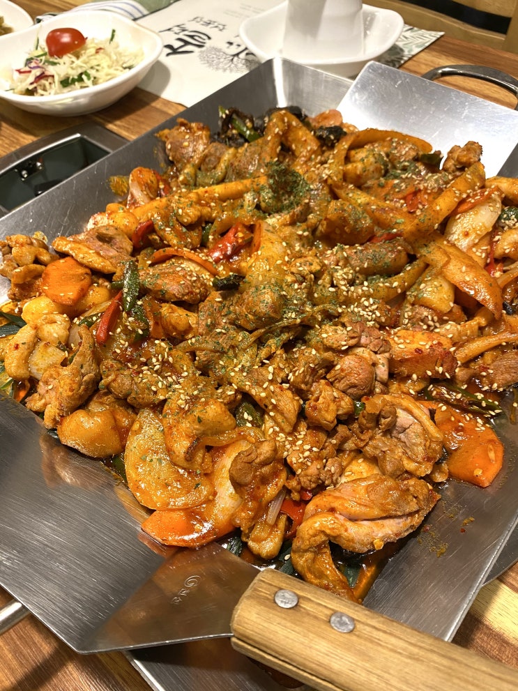  파주 심학산 맛집 솔덕에서 보양식 먹었어요.