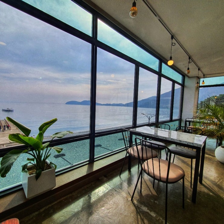  거제 몽돌해수욕장 맛집 만족스러웠던 카페부엌
