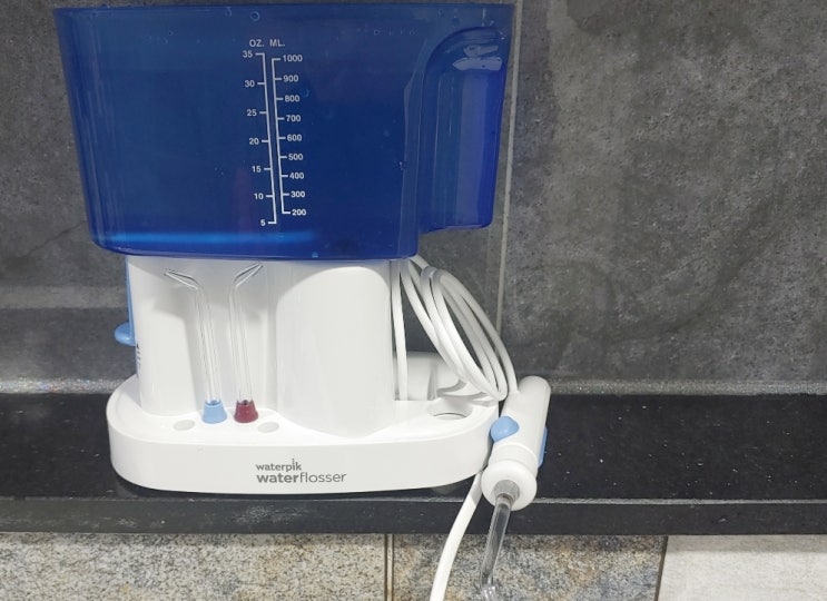  와 지금까지 양치는 그냥 애교수준이었네요 워터픽으로 양치하고 입안에 찌꺼기가 이렇게 많은줄 몰랐어요 최고입니다. 워터픽클래식가정용구강세정기