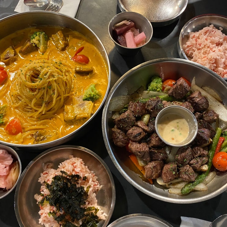  홍대 맛집 바비레드 - 스테이크, 파스타 그리고 밥까지!