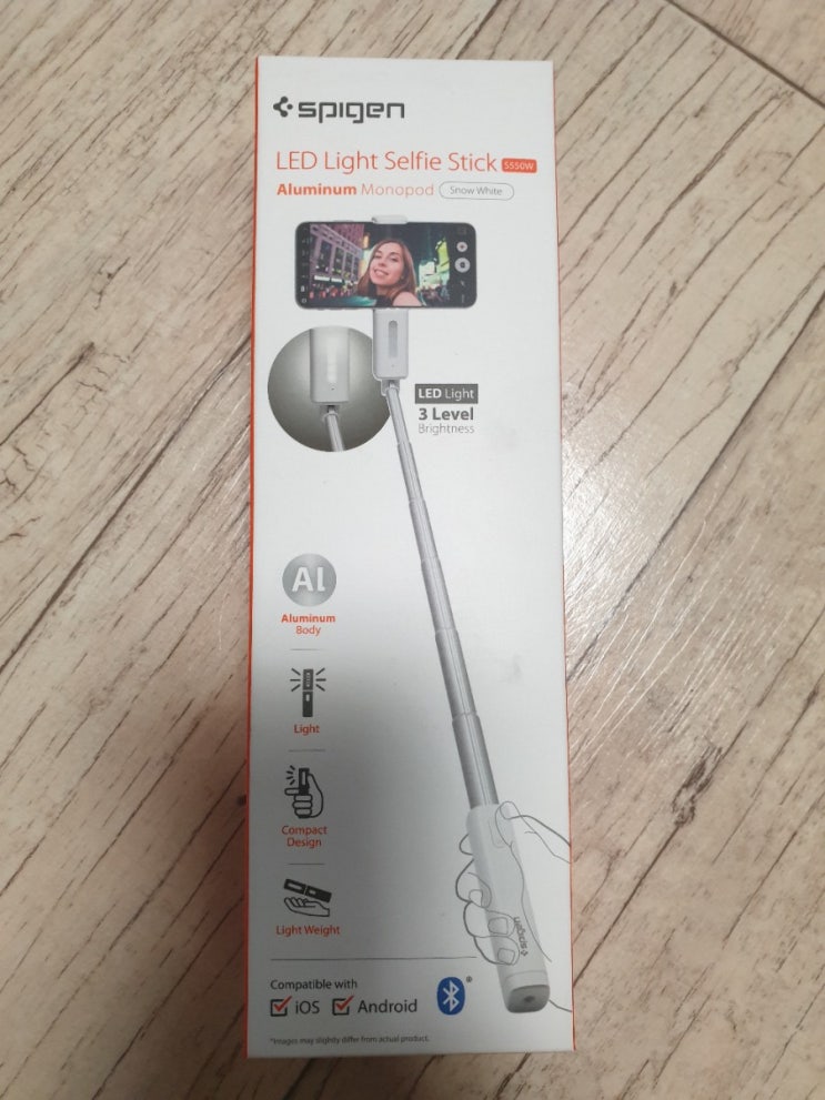  조명 셀카봉 추천,슈피겐 블루투스 조명셀카봉 S550W 블루투스연결로 촬영버튼 연동됩니다.