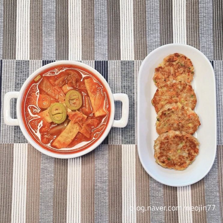 어묵김치찌개와 참치동그랑땡 집밥만들기 어묵김치찌개와 참치동그랑땡 집밥만들기
