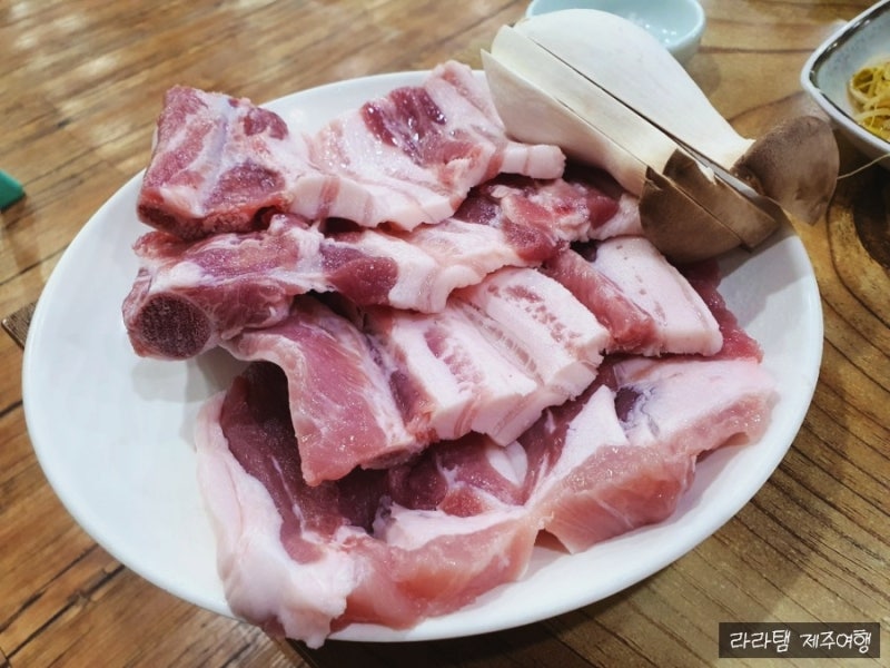 밥이랑고기랑 이미지