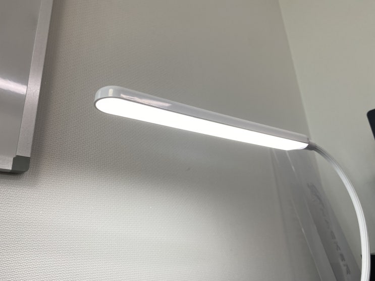  1만원대 책상 LED스탠드 조명 파인블루 템프 1901 내돈내산 실사용 후기,이제 공부 좀 시작하자(영상 첨부)