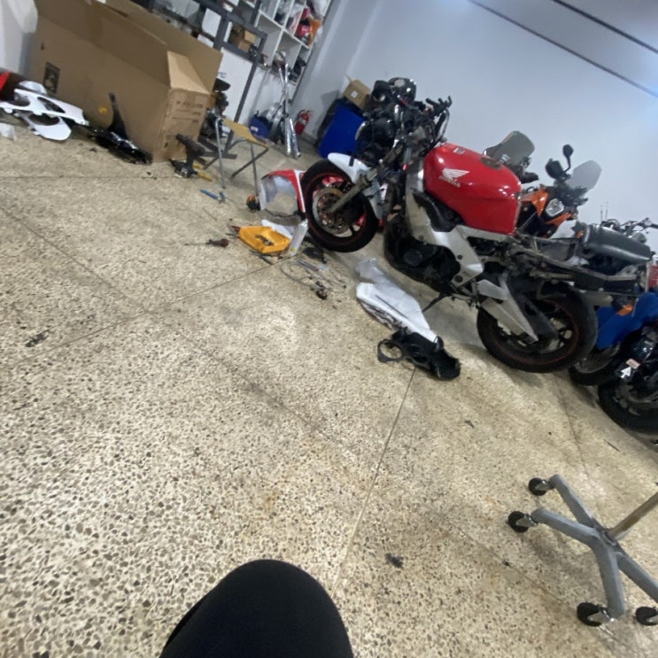  [cbr400rr][카울교체][분홍스머프][여동생][시즌을기다리고][퇴원을기다리고][토지투자][부자되기]