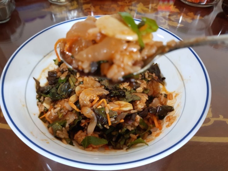  새콤달콤고소함가득 입맛도는 회덮밥